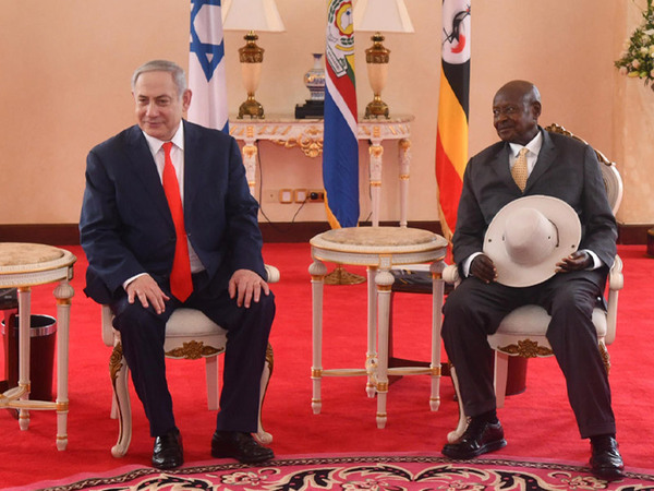 Premierminister Benjamin Netanyahu und Präsident Yoweri Museveni in Entebbe, Uganda